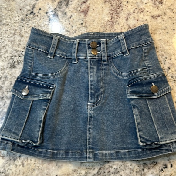 Stretchy jean mini. - Picture 1 of 5